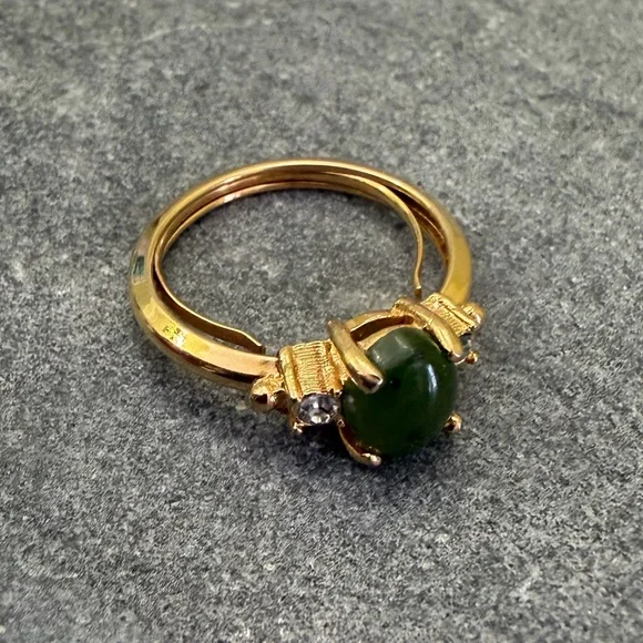 Vintage Avon Green Jade Gold Tone Ring 7 - Picture 6 of 16